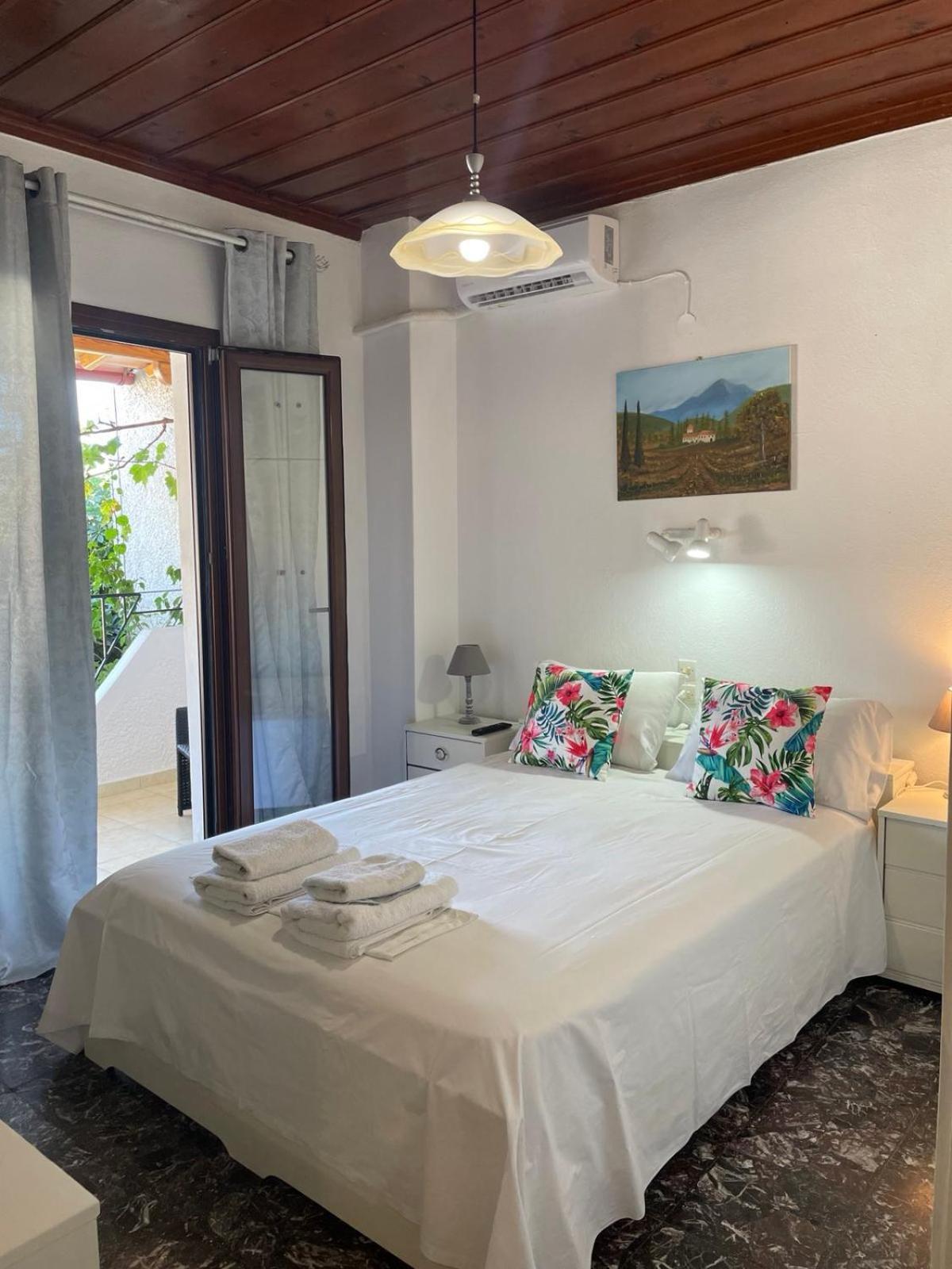 Katerinas Apartmens Skiathos Town Exterior photo
