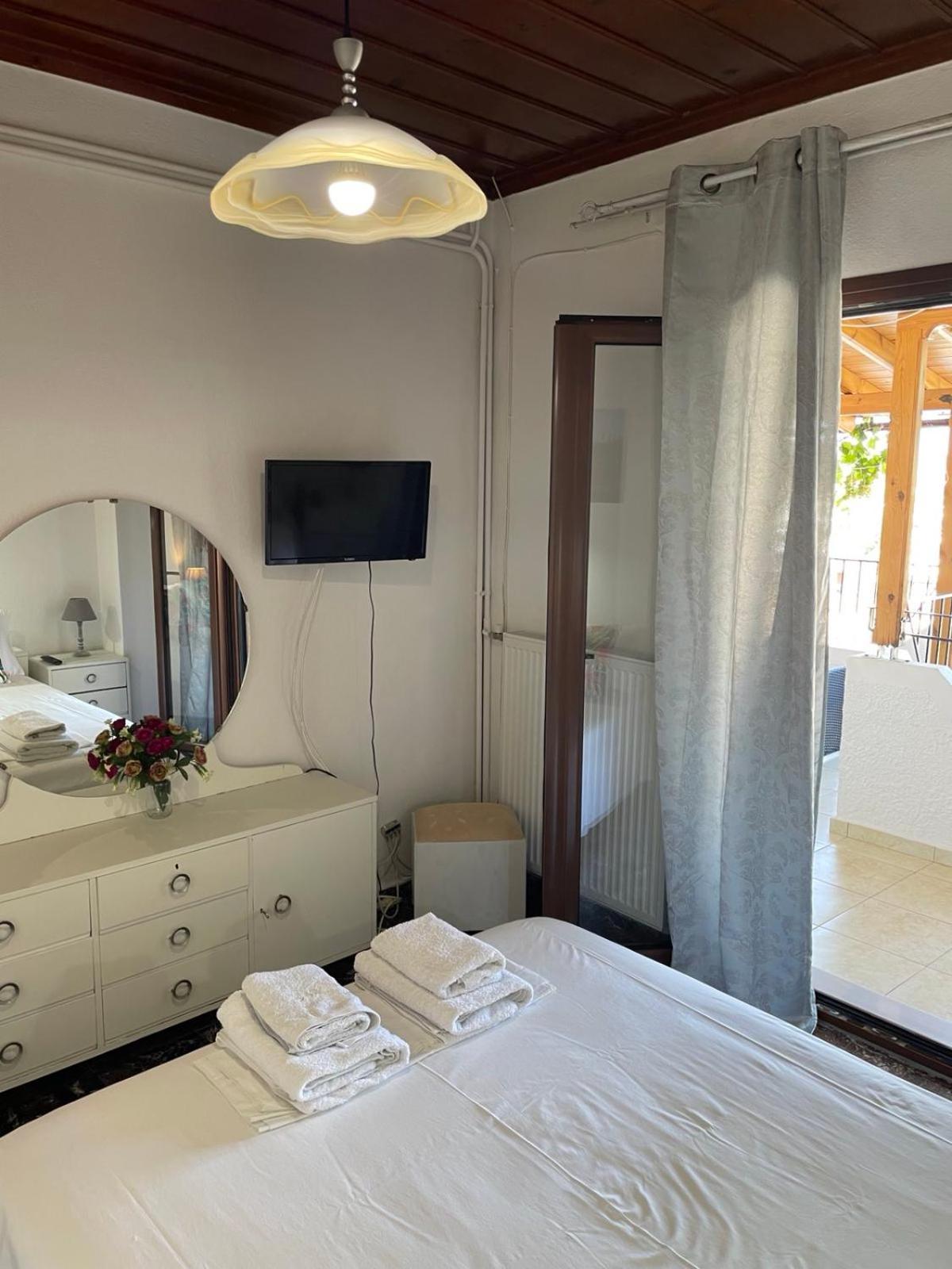 Katerinas Apartmens Skiathos Town Exterior photo